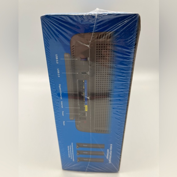 Linksys AC3200 Tri-Band Gigabit Smart Wi-Fi Router (EA9200) - Picture 2 of 4